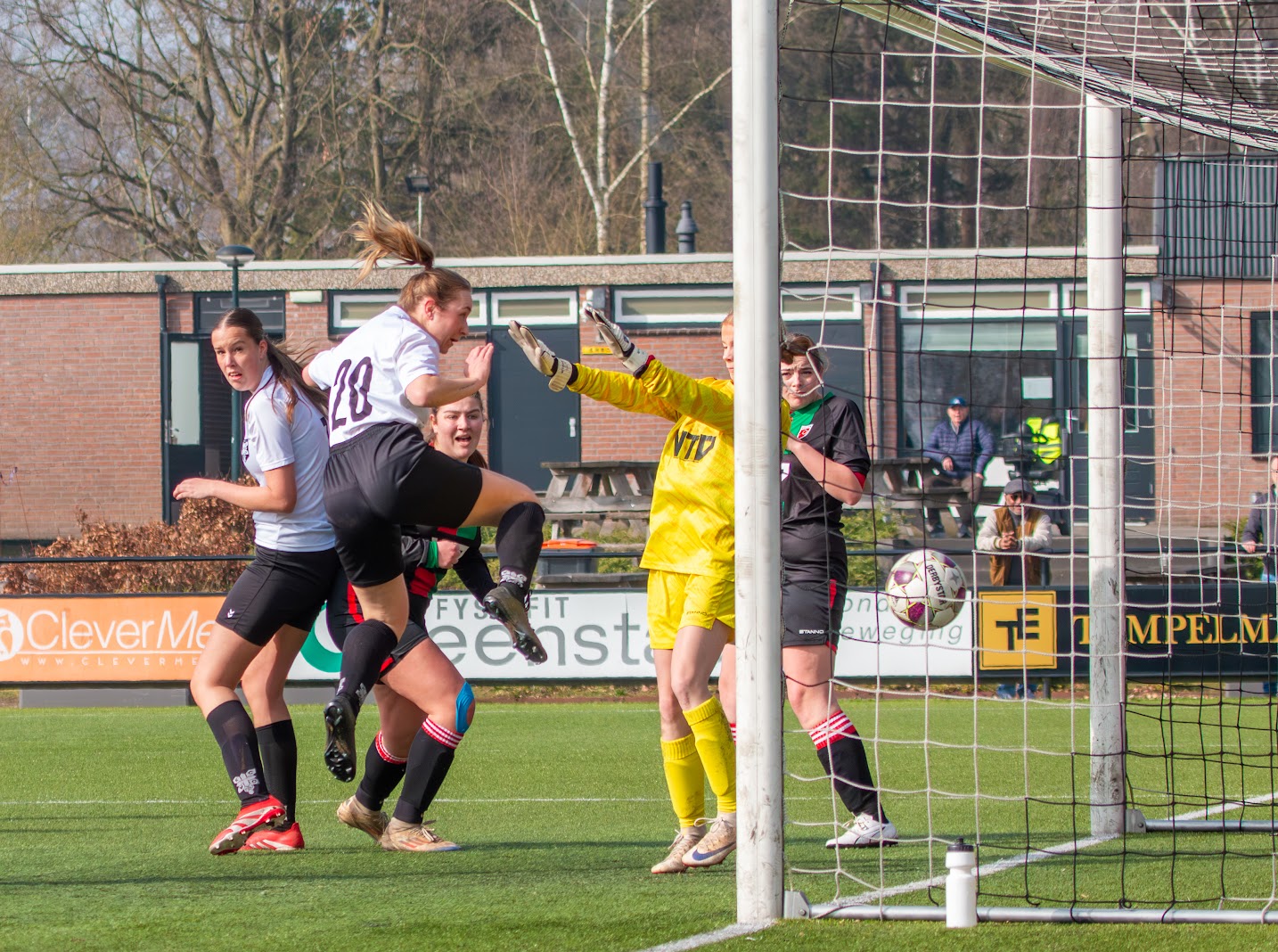 Foto's van afgelopen zondag, 8 maart 2026: KCVO Vr1 - SRC'24 Vr1: