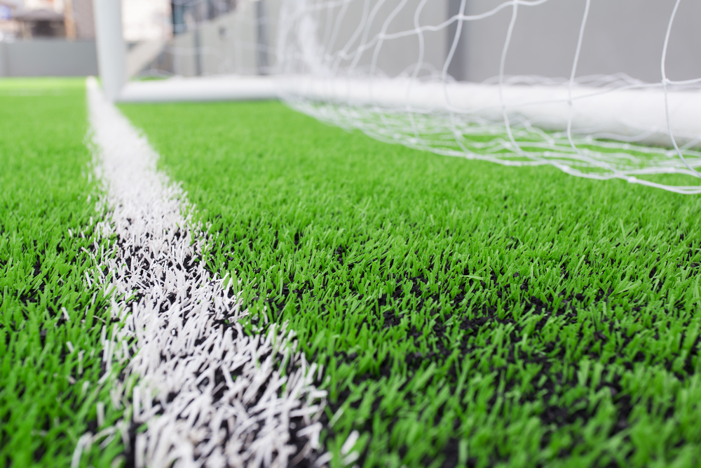 Voetballen op kunstgrasvelden die zijn ingestrooid met rubbergranulaat is verantwoord!